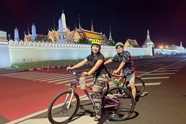 Beautifully lit Thai temple at night seen during the Bangkok by Night cycling tour
