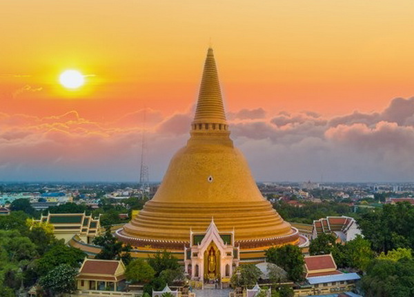 Wat Phra Pathom Chedi - the world's largest golden stupa at sunset