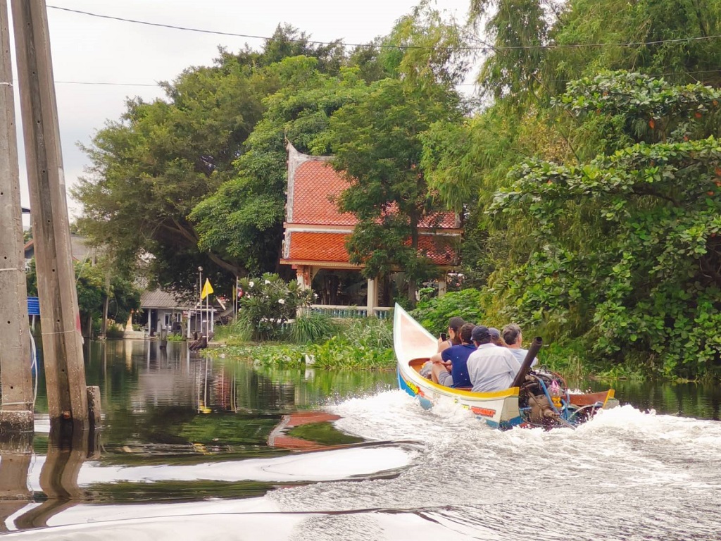 Tiny rocket boat speeding through narrow Bangkok canals on waterways tour